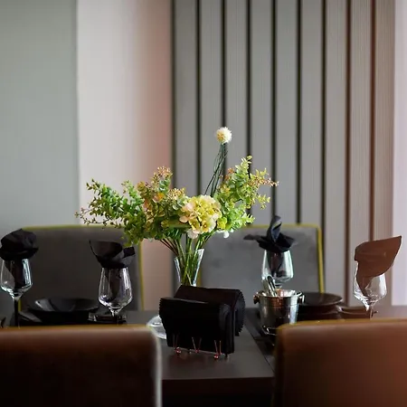 Meraki Luxury N Pool