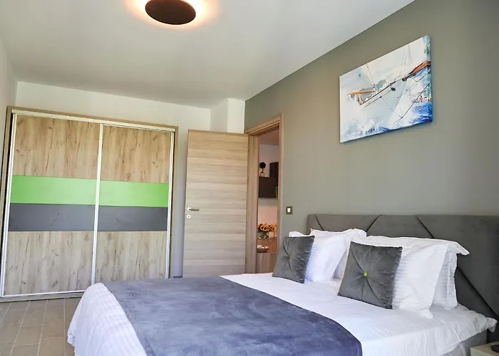 Meraki Luxury N Pool