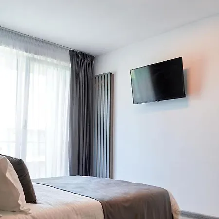 Meraki Luxury N Pool