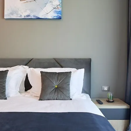 Meraki Luxury N Pool