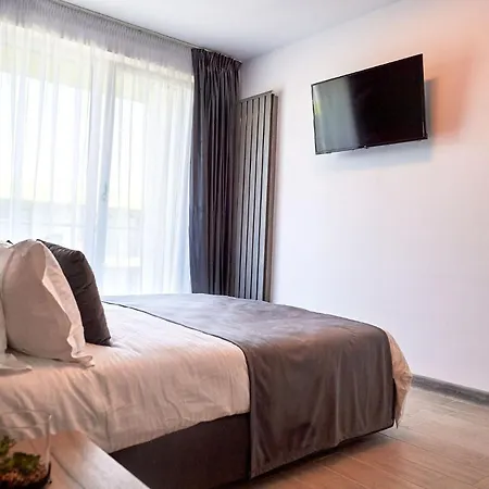Meraki Luxury N Pool Navodari