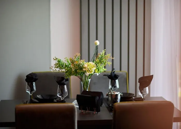 Meraki Luxury N Pool