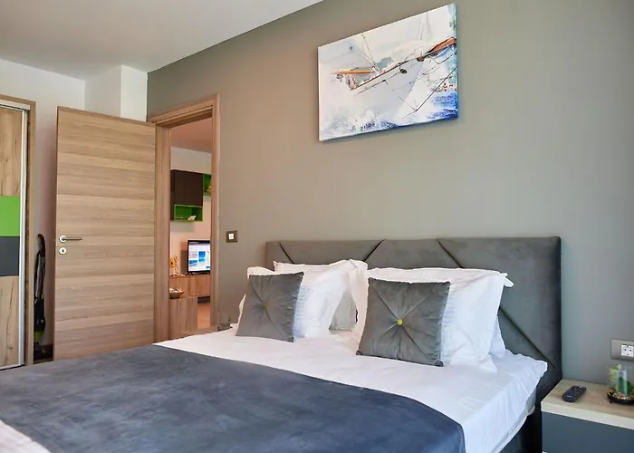 Meraki Luxury N Pool *